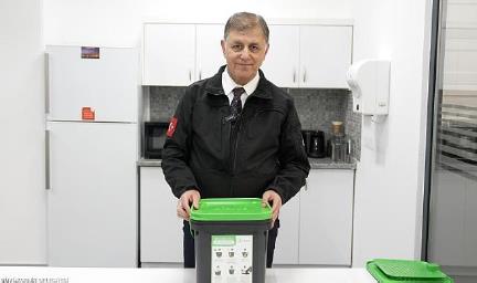 İzmir Büyükşehir Belediye Başkanı Cemil Tugay ve Kompost Kutusu
